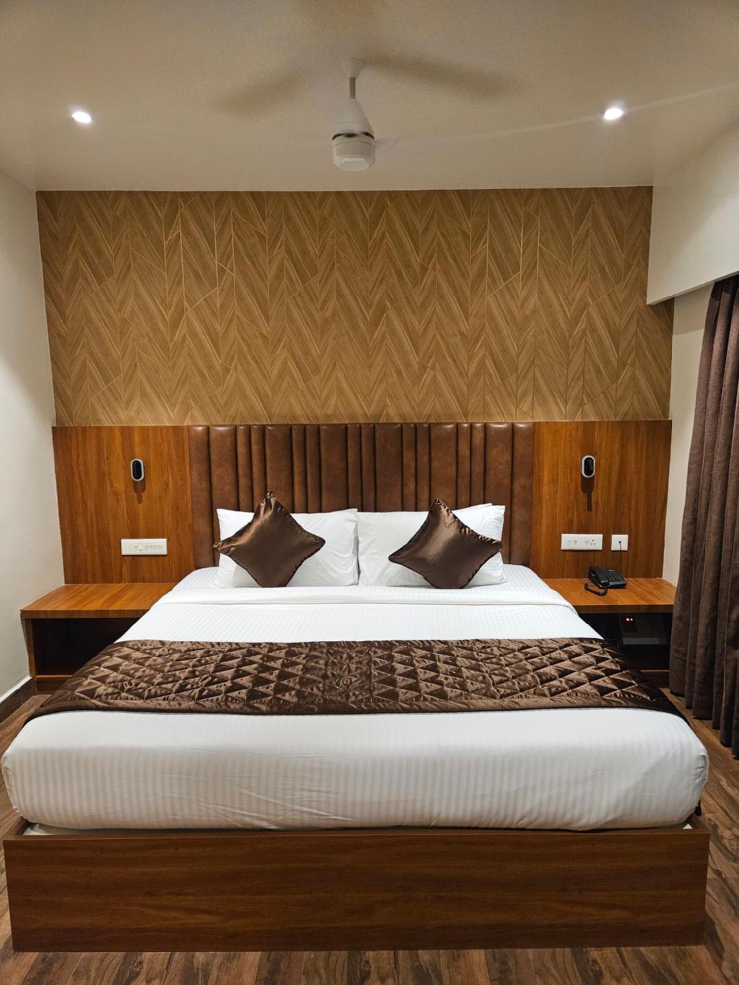 Hotel Pl Grand Karaikkudi Extérieur photo