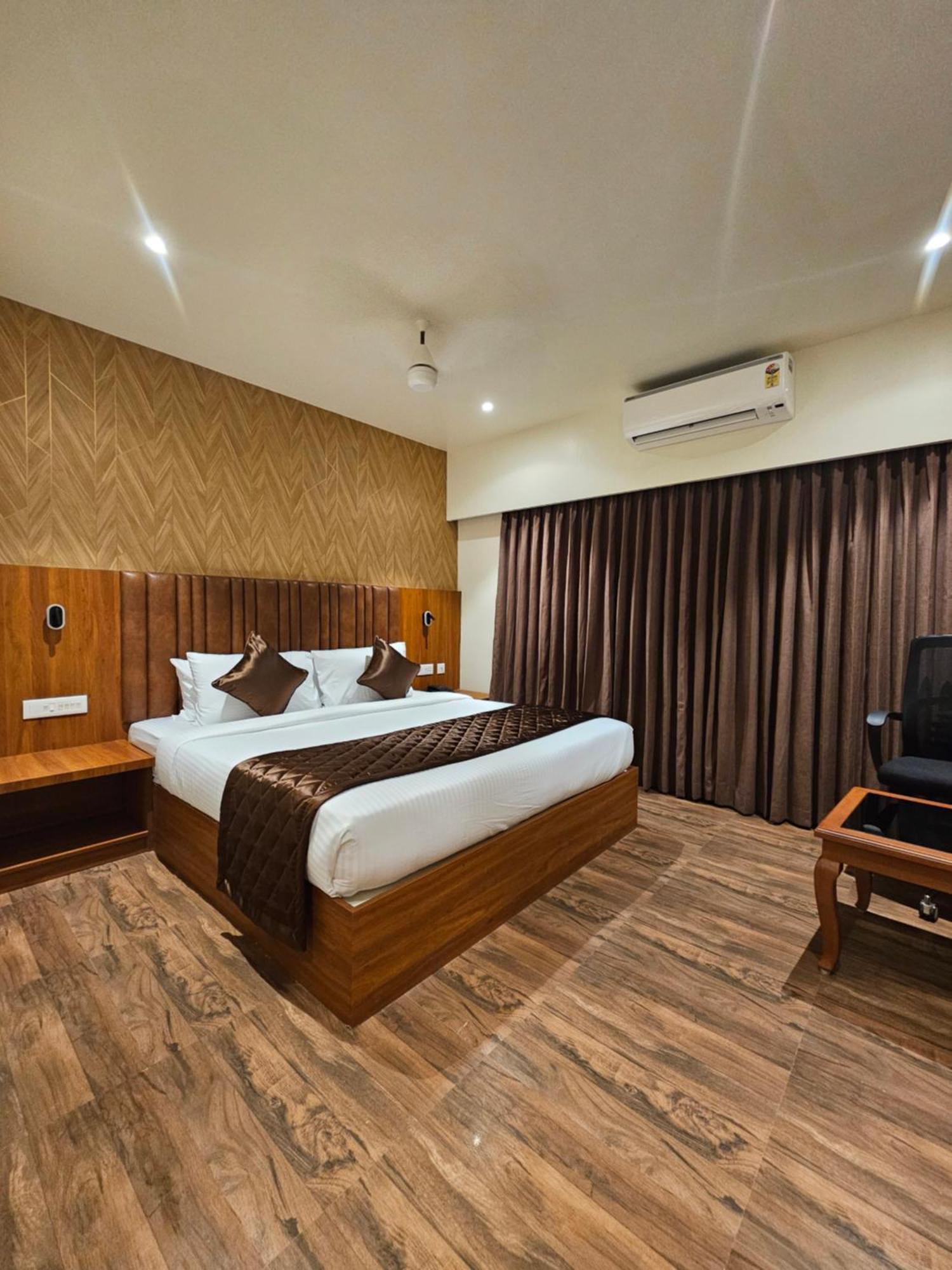 Hotel Pl Grand Karaikkudi Extérieur photo