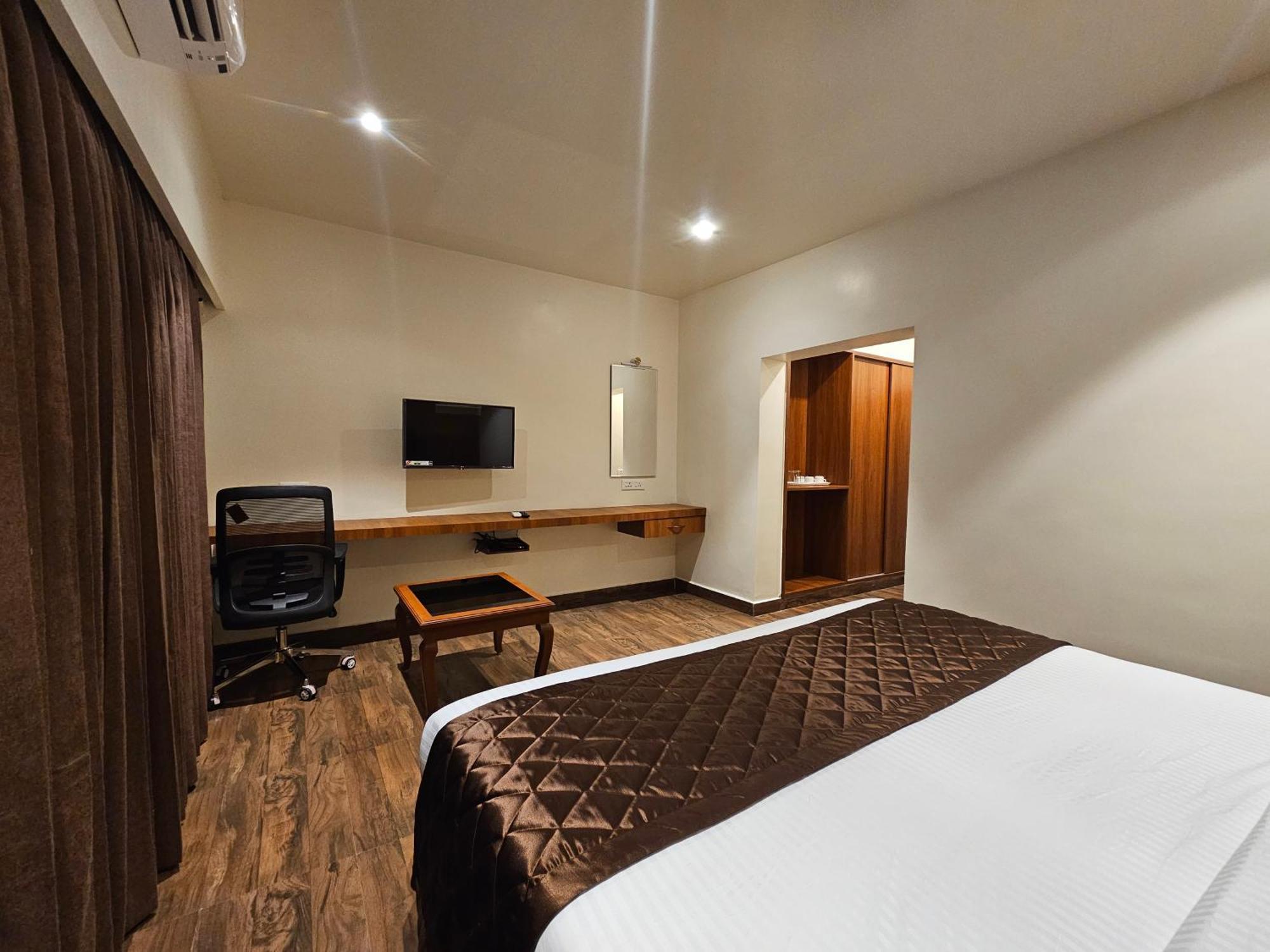 Hotel Pl Grand Karaikkudi Extérieur photo
